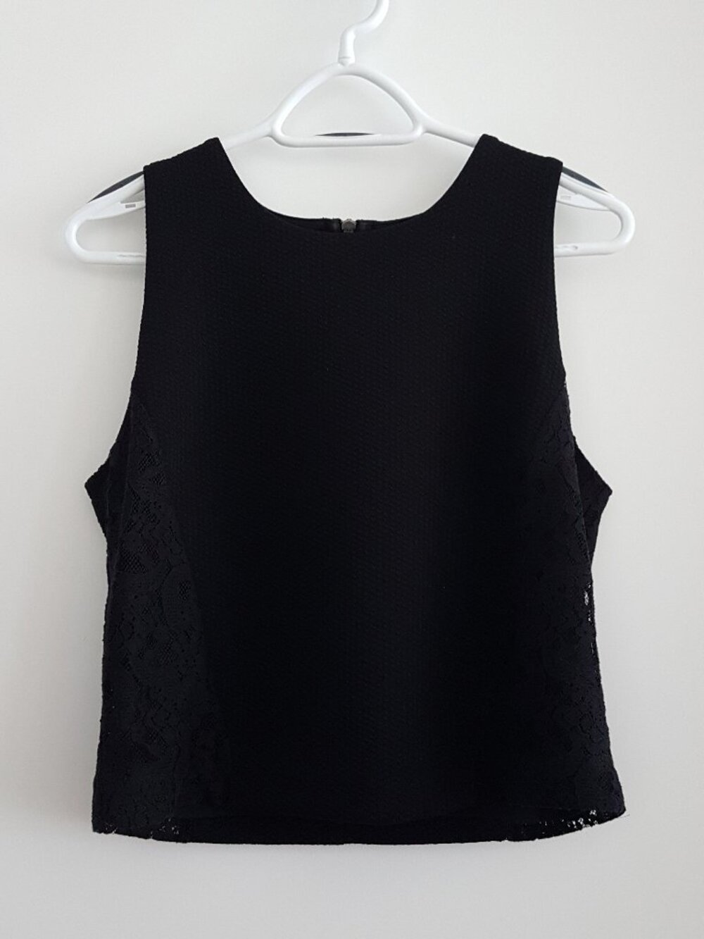 (2PcSet/$40) Banana Republic Black Textured Crop Top Lace Side Panels Size M